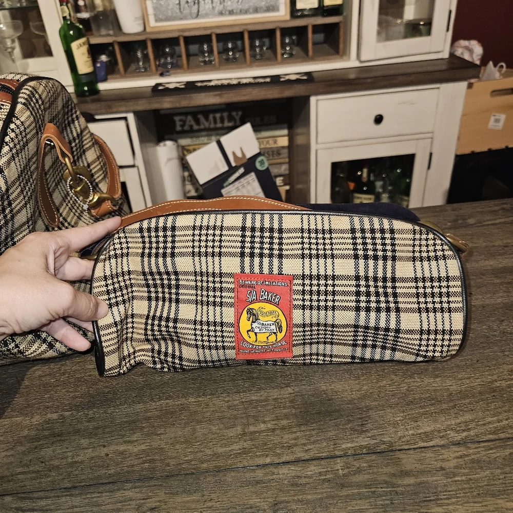 5/A Baker® Duffle Bag With Matching ORIGINAL 5/A Baker Blanket Wristlet Cosmetic - Picture 8 of 12
